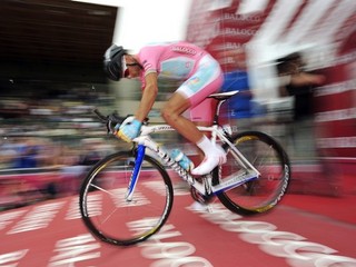 Nibali vyhral časovku a upevnil si vedenie na Giro