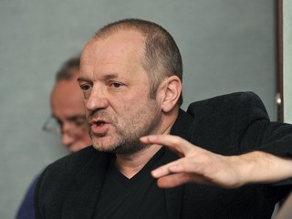 Volejbalový tréner drží slovo, ide pešo z Bratislavy do Ostravy