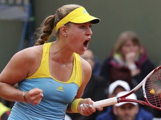 Nemecká tenistka Angelique Kerberová sa raduje počas zápasu proti Slovenke Jane Čepelovej.