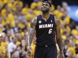 LeBron James dostal pokutu za filmovanie