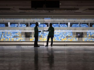 Robotníci na Maracane 29. mája.