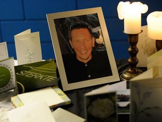 Pamätník pre postranného rozhodcu Richarda Nieuwenhuizena.