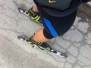 Lyže na kolieskach s brzdami Rollersafe. Prečo nie.