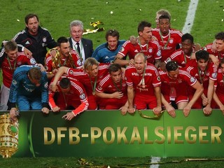 Po jasnom skalpe nemeckej bundesligy a triumfe vo finále Ligy majstrov zvíťazili zverenci trénera Juppa Heynckesa aj vo finále Nemeckého pohára.