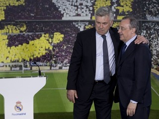 Carlo Ancelotti (vľavo) a prezident Realu Florentino Perez.