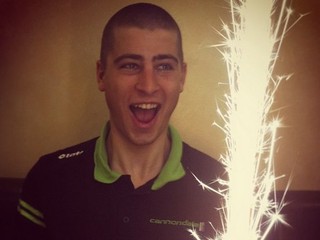 Peter Sagan po stredajšom víťazstve na klasike Brabantský šíp oslavoval s tímom v miestnej reštaurácii.