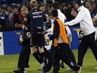 Zápas juhoamerickej Ligy majstrov skončil hromadnou bitkou