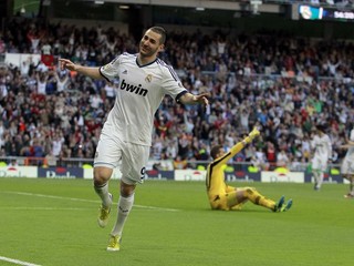 Futbalista Realu Madrid Karim Benzema sa teší po strelení gólu v zápase 32. kola Primera Division Real Madrid - Betis Sevilla.