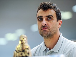 Jakeš sa podrobil operácii ramena