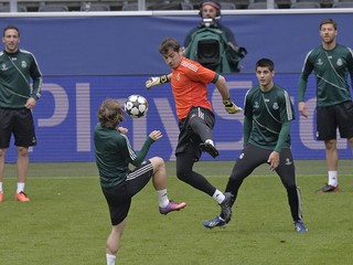 Iker Casillas (uprostred)