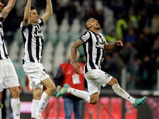 Turínske derby vyhral Juventus 2:0, k titulu mu chýba bod