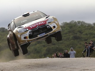 Loeb vyhral Rely Argentíny, lídrom je naďalej Ogier