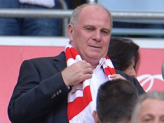 Uli Hoeness zostáva prezidentom Bayernu