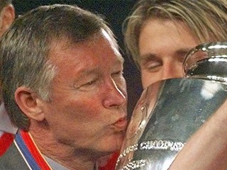 S trofejou pre víťaza Ligy majstrov v roku 1999.