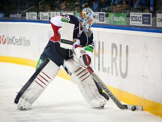 Jaroslav Janus odchytal 45 zo 49 zápasov Slovana. S priemerom 2,13 gólov na zápas a 93 percentnou úspešnosťou zákrokov patrí medzi desať najlepších brankárov KHL.