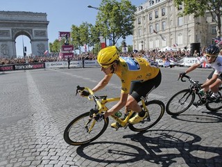 Posledná etapa Tour de France bude končiť po deviatej večer