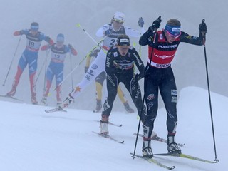 Kikkan Randalová v popredí.