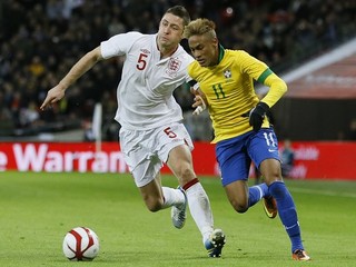Neymar (vpravo)