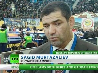 Zlatý olympionik v zápasení vrátil na protest medailu