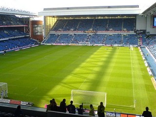 Štadión Rangers Ibrox príde o názov z roku 1889, bude z neho Sports Direct Arena