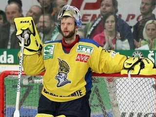 Štyridsaťročný brankár Salfický sa dohodol s Pardubicami