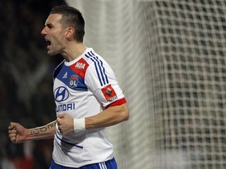 Lyon sa dotiahol na PSG, Lille deklasovalo Montpellier