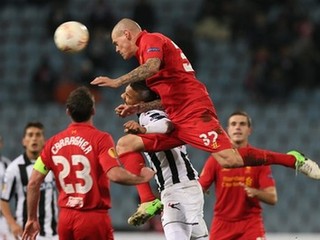 Liverpool odohrá najbližšie stretnutie v nedeľu na pôde Manchestru United.