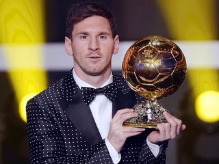 Messi poslal Müllerovi podpísaný dres s venovaním