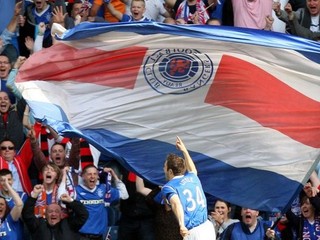 Glasgow Rangers pohrozil odchodom zo Škótska