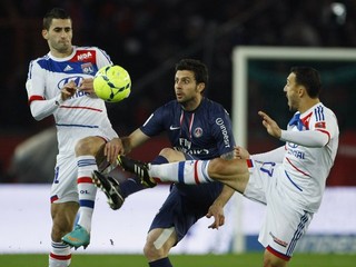 Thiago Motta (v strede).