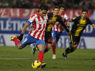 Falcao skóroval z penalty.