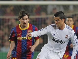 V útoku sú Ronaldo a Messi.