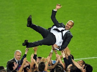 Guardiolu k nám nezlákali peniaze, tvrdí Bayern