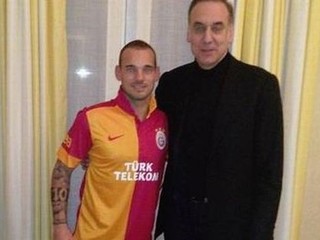 Sneijder prestúpil do Galatasaray, zarobí  5 miliónov eur ročne