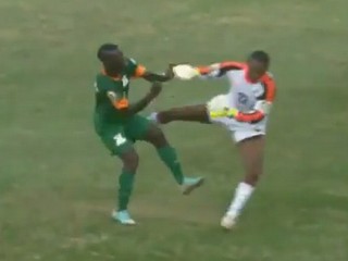 Etiópsky brankár kung-fu zákrokom skolil protihráča