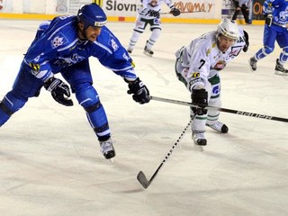 Stanislav Jasečko v drese Popradu (vľavo).