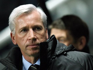 Tréner Newcastlu Pardew.