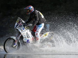 Štvrtý muž púštnej rely: Dakar je šialená droga