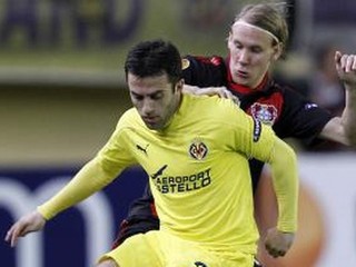 Vida (v čiernom drese).