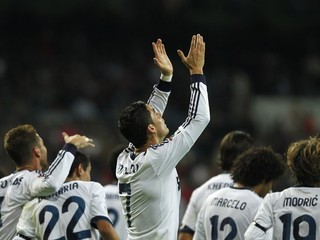 Real deklasoval Deportivo, Ronaldo s hetrikom