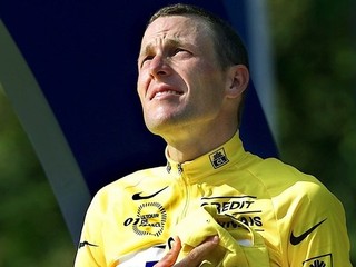 Poisťovňa žiada od Armstronga vrátenie bonusových platieb