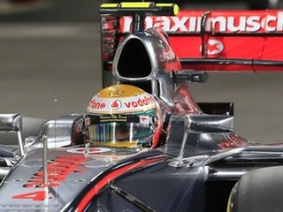 Pole position si na Veľkej cene Abú Zabí vybojoval Hamilton