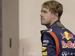 Vettel mal málo benzínu v nádrži, odštartuje posledný