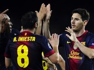 Messi (vpravo) popiera spory v barcelonskom klube a naopak vyzdvihuje súdržnosť tímu.