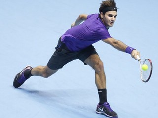 Federer je prvým semifinalistom po výhre nad Ferrerom