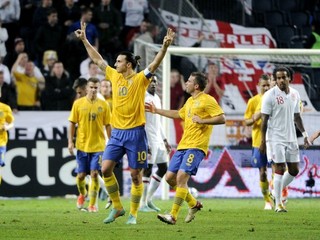 Oslavné gesto Zlatana Ibrahimoviča po treťom góle proti Anglicku.