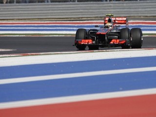 V USA vyhral Hamilton, o majstrovi sa rozhodne v Brazílii