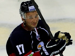 Ľubomír Višňovský pôsobí počas výluky v NHL v Kontinentálnej hokejovej lige. V stredu hrá Slovan s Nižným Novgorodom (19.00, Sport2).