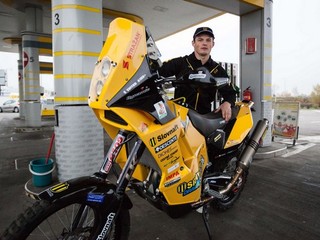 Svitkovci na Dakare: Syn na motorke, otec na bugine