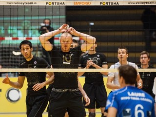 Richard Nemec (v strede) zvláda náročné zápasy aj po štyridsiatke.